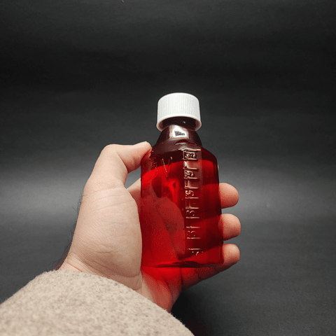  kırmızı ölçekli plastik şişe  100ml