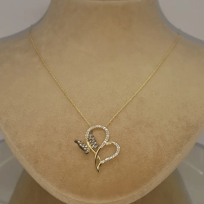 Kalp İçinde Zarif Kelebek Altın Kolye