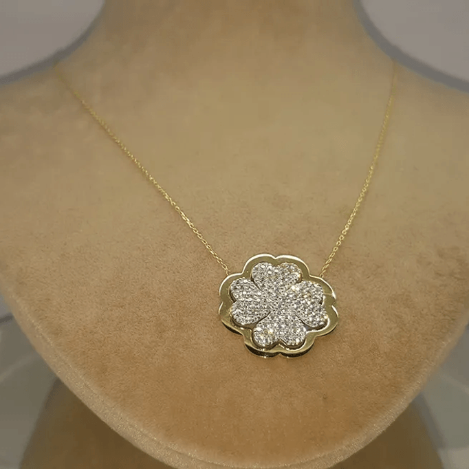 Yonca Çok Taşlı Altın Kolye