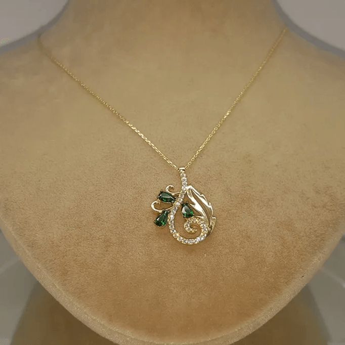 Yaprak Motifli Yeşil Taşlı Kolye