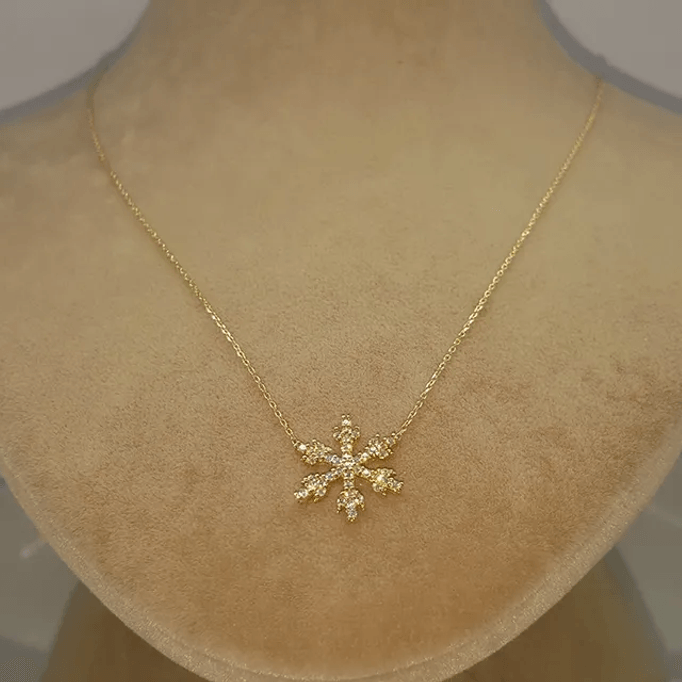 Tırnaklı Kar Tanesi Altın Kolye