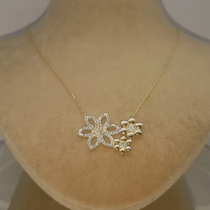 Üç Çiçek Altın Kolye