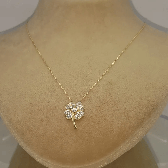 Taşlı Altın Yonca Kolye