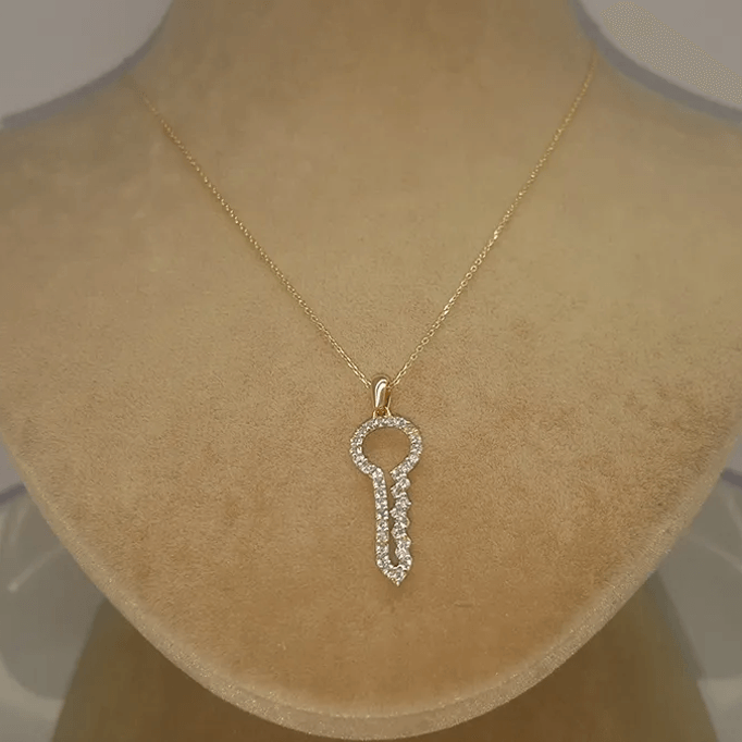 Taşlı Anahtar Altın Kolye