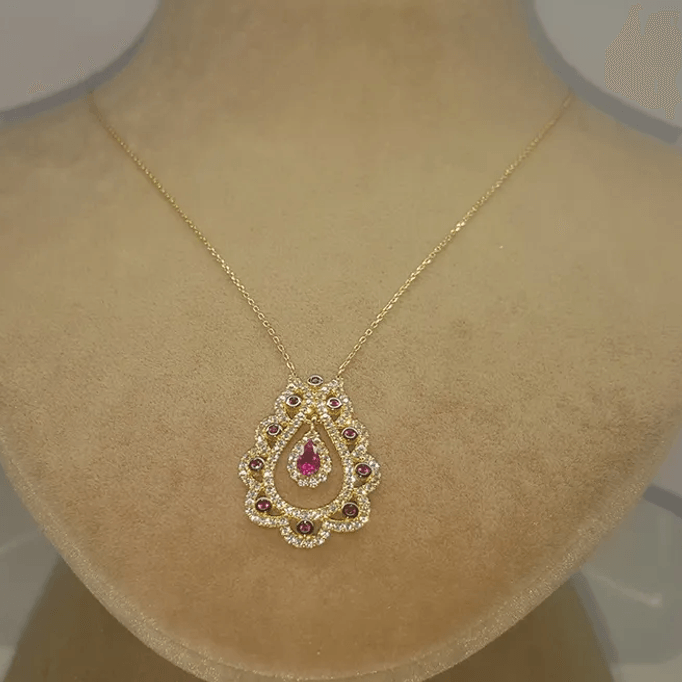 Kırmızı Hürrem Altın Kolye