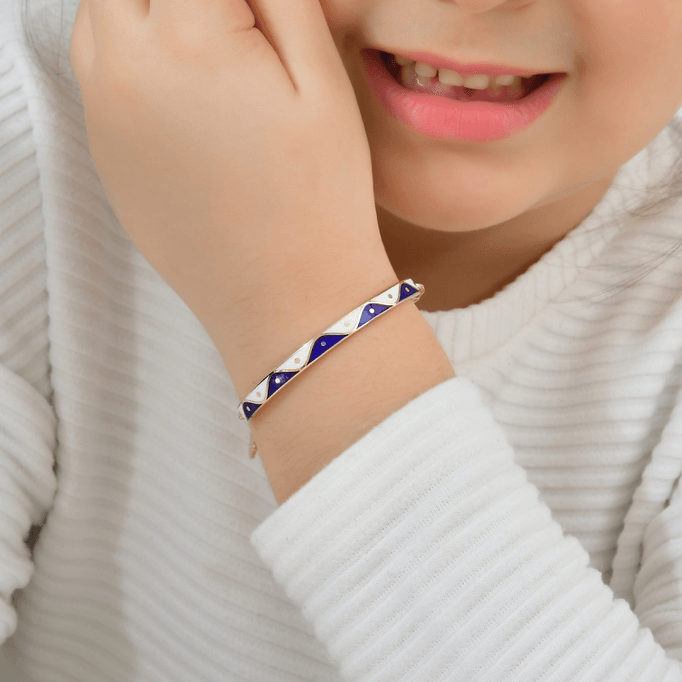 Fatma Ana Eli Çocuk Altın Bilezik