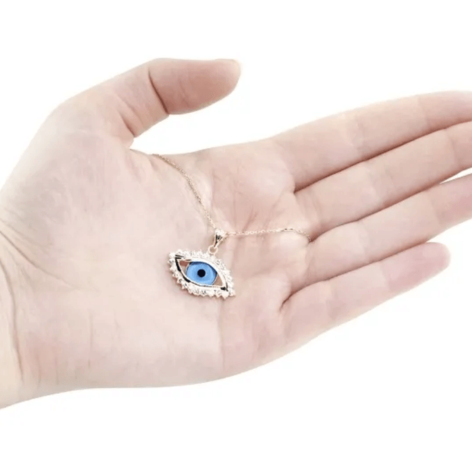 Beyaz Kiprikli Altın Göz Kolye