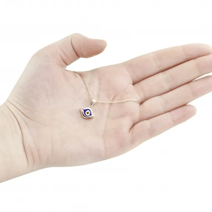 Çekik Gözlü Mineli Altın Kolye