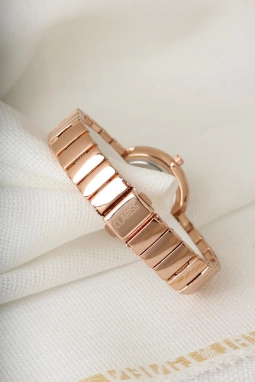 Rose Renk Metal Kordonlu Yeni Sezon Lacivert Renk İç Tasarımlı Bayan Clariss Marka Kol Saati